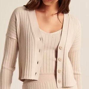 Abercrombie & Fitch• Cardigan